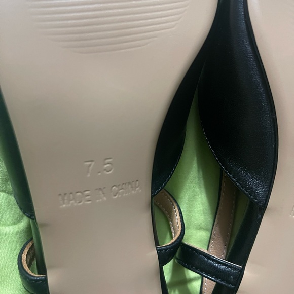 Chic Black Pointed-Toe Heels - Picture 7 of 14